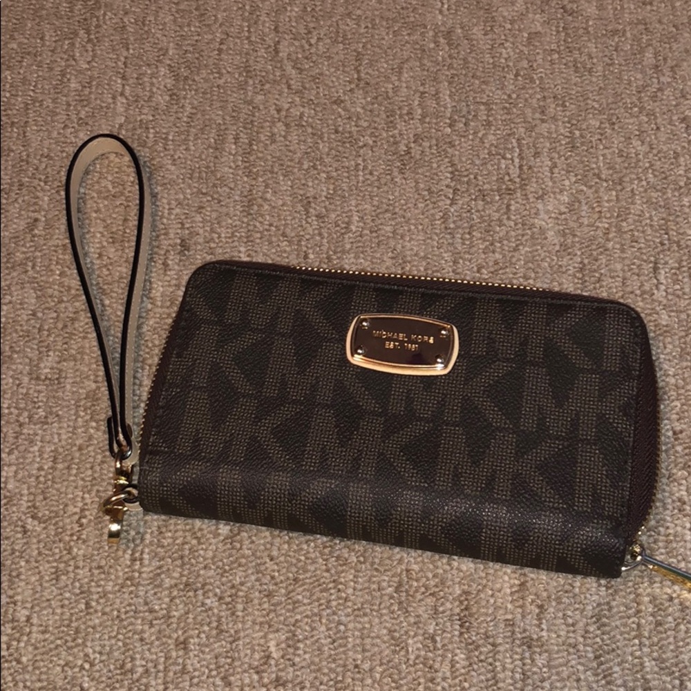 Michael Kors wristlet